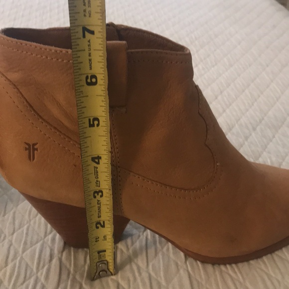 Frye Leather Tan Bootie Ankle Boots Stacked Heel Side Zipper Size 8 M - Picture 13 of 15